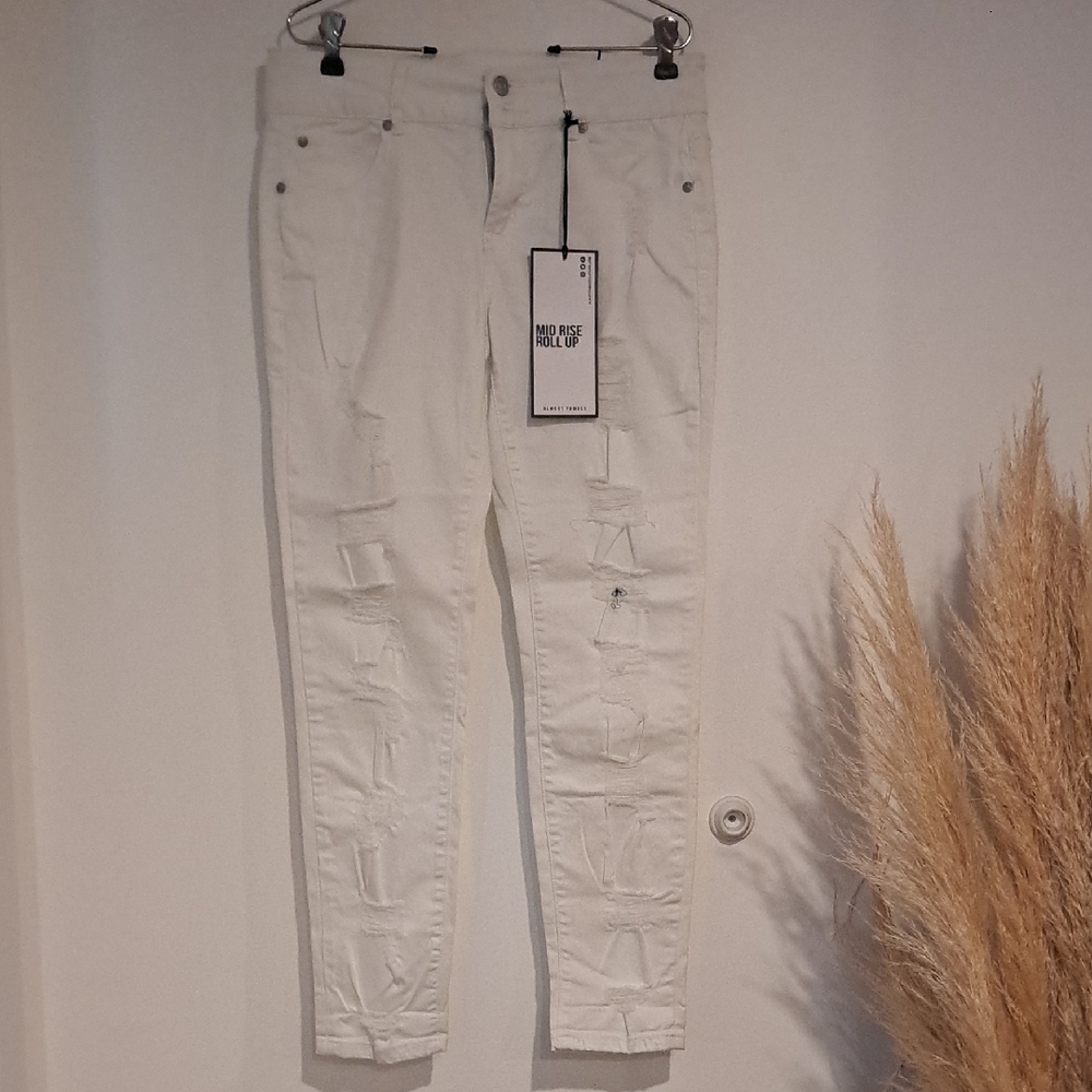 NWT Almost Famous Cream Distressed Skinny Jeans Mid Rise Size 9 B106